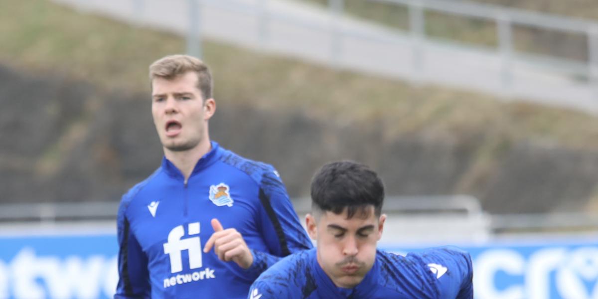 Carlos Fernández quema etapas y Monreal queda rezagado