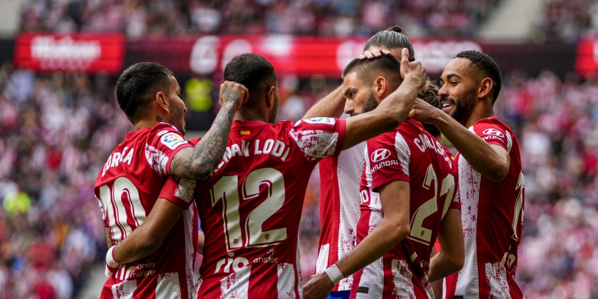 El Atlético se lleva un polémico partido ante el Espanyol