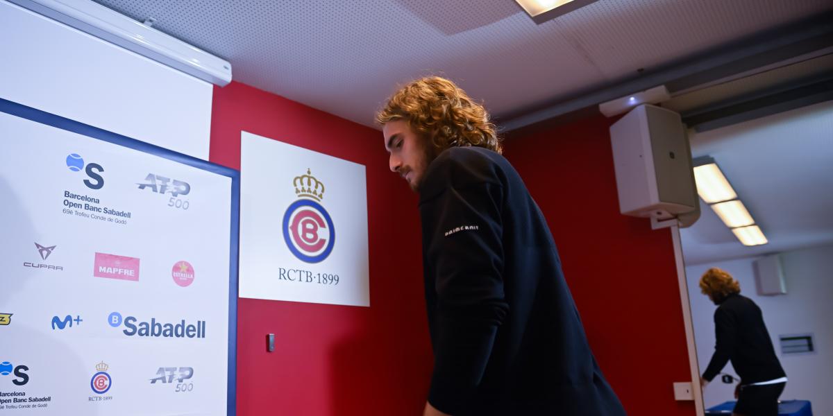 Tsitsipas, al hotel con sólo 26 de juego en dos fases por la lluvia