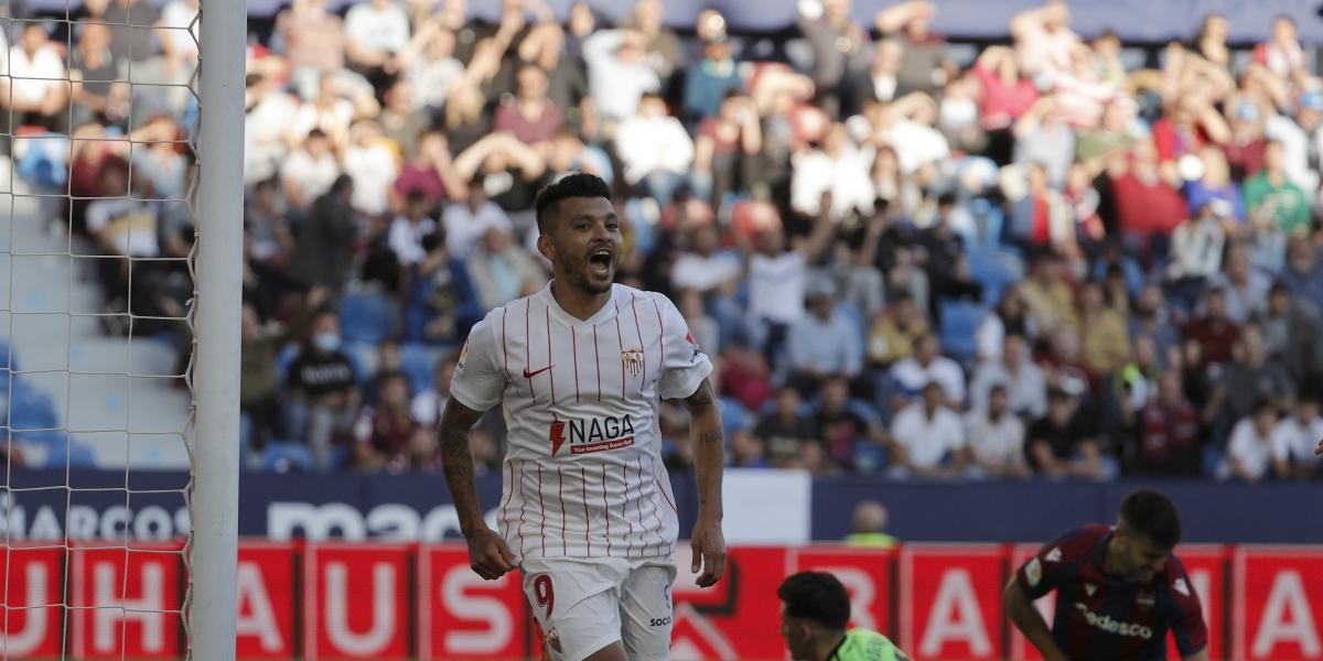 Tecatito Corona, duda en el Sevilla para recibir al Cádiz