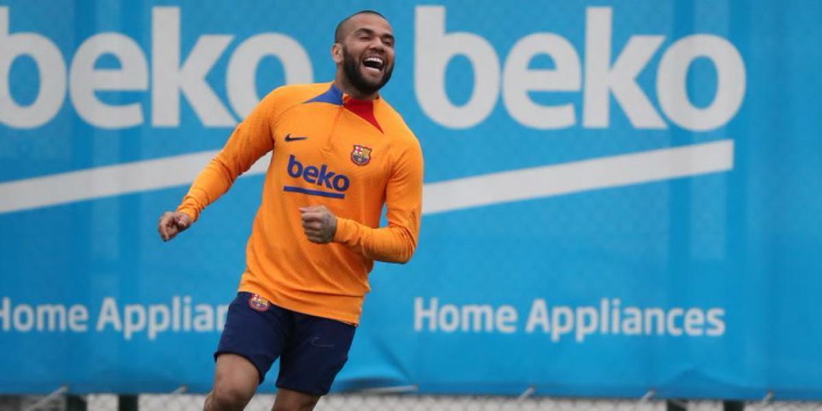 Dani Alves sigue sin noticias de su futuro