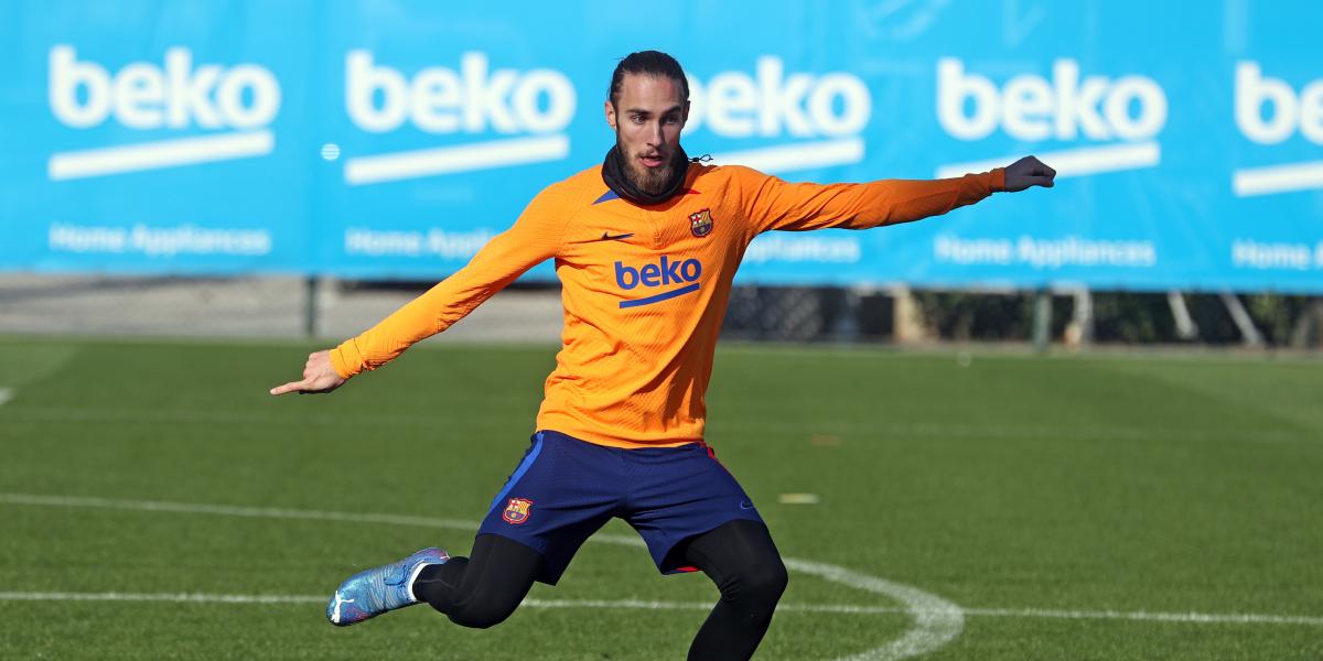 Mingueza y Braithwaite vuelven con el grupo tras superar el Covid