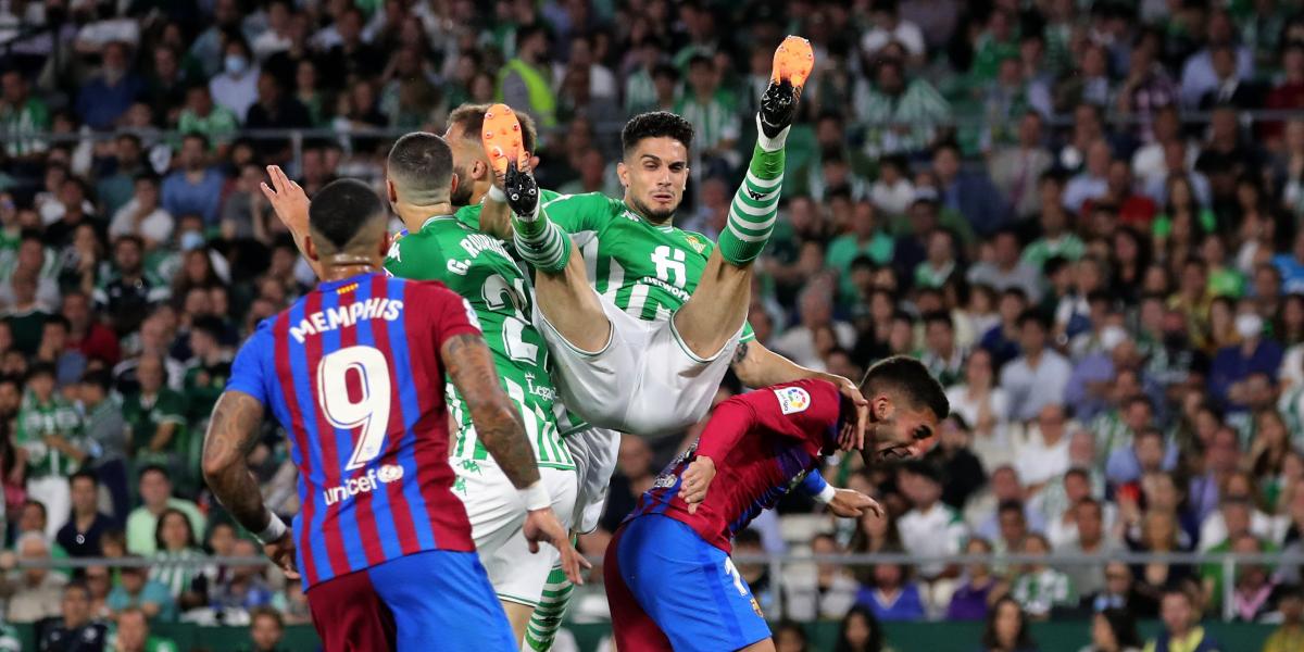 Un golazo de Alba ata una plaza de Champions para el Barça
