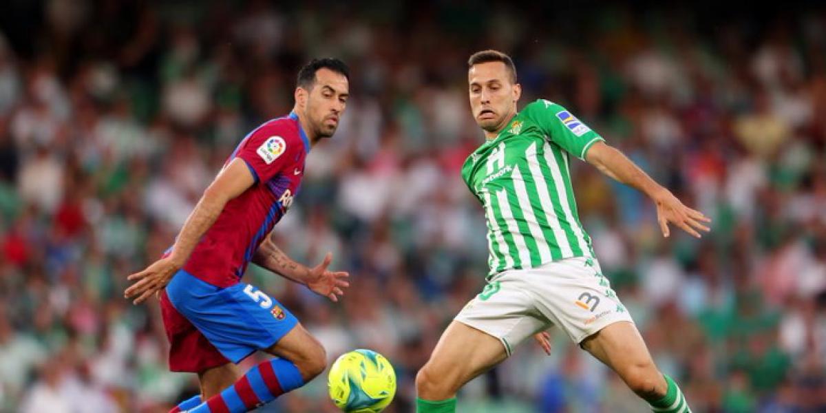 Busquets, el más alineado y Gavi, emulando a Pedri