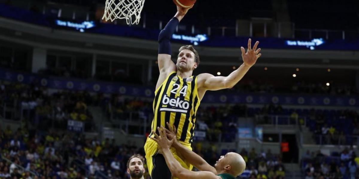 Davies rechaza renovar y el Barça piensa en Vesely