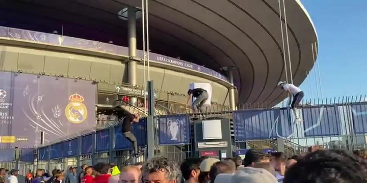 Los aficionados del Liverpool se cuelan en el Stade de France