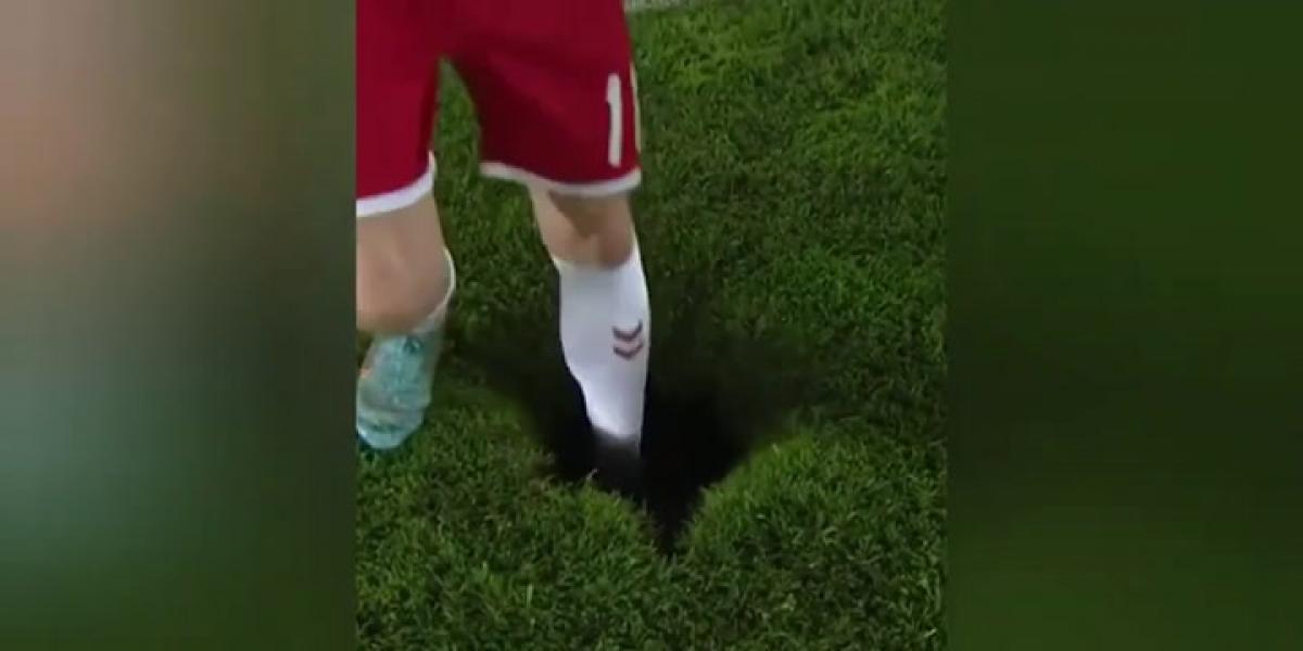 El terrible agujero en el medio del campo del Austria-Dinamarca