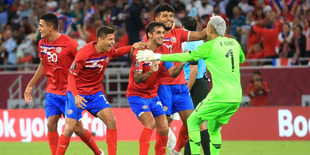 Miles de costarricenses celebran en las calles la clasificación al Mundial