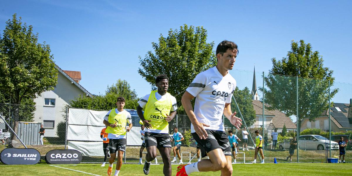 El Valencia pone cara de póquer con las ventas