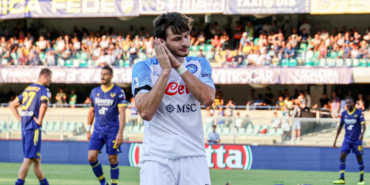 El Nápoles arrolla al Hellas Verona