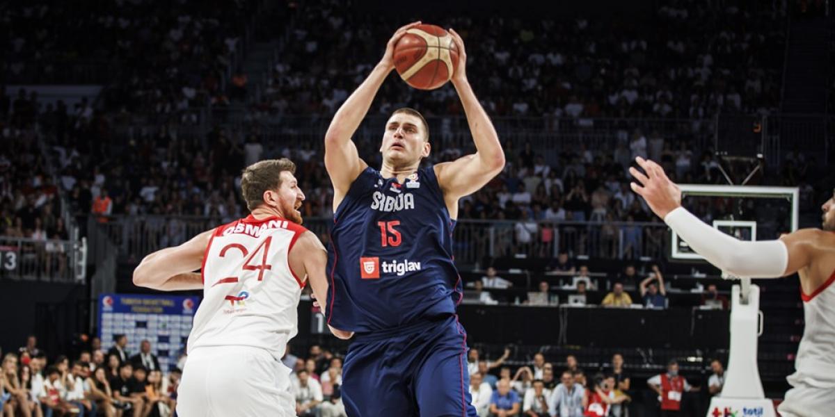 Serbia gana a Turquía y se acerca al Mundial