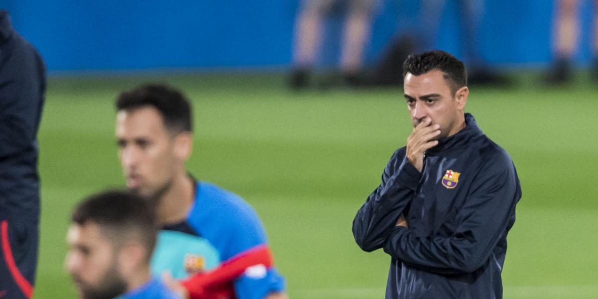 El entreno del Barça, marcado por el mercado