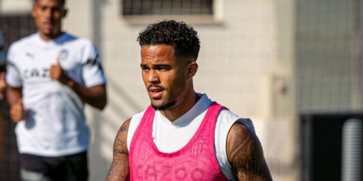 Justin Kluivert coge el dorsal 9 de su padre y nadie hereda el 10 de Carlos Soler