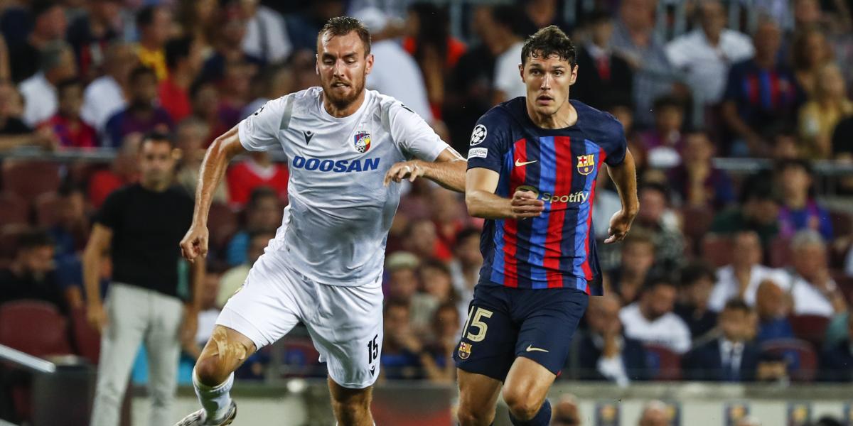 El árbitro revoca un penalti en contra del Barça a instancias del VAR