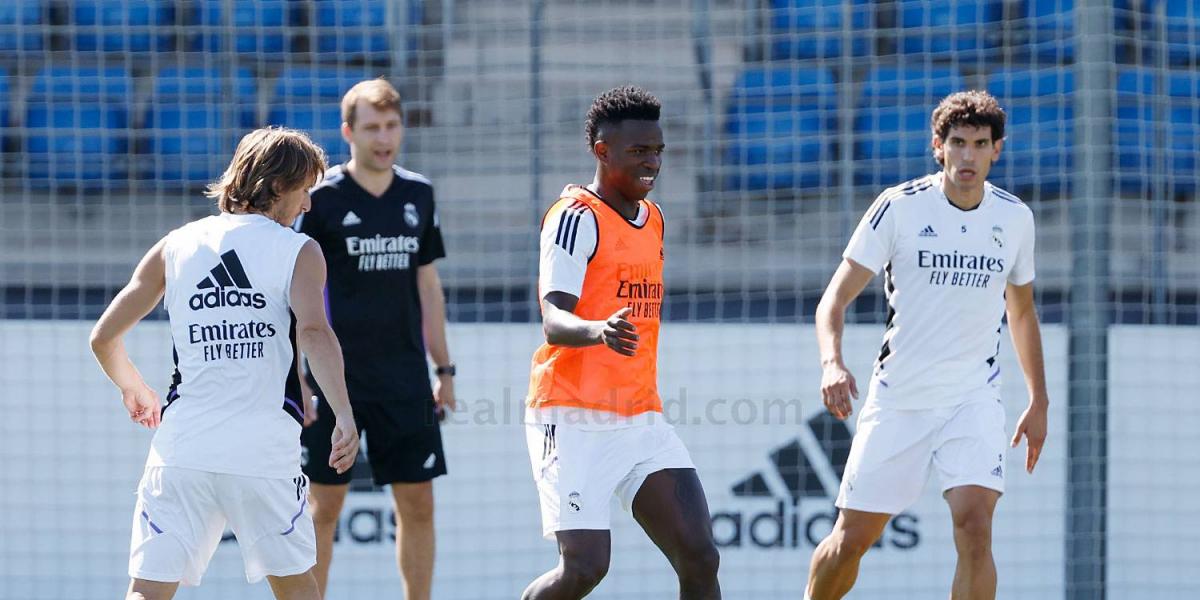 Benzema sigue al margen del equipo a dos días del derbi