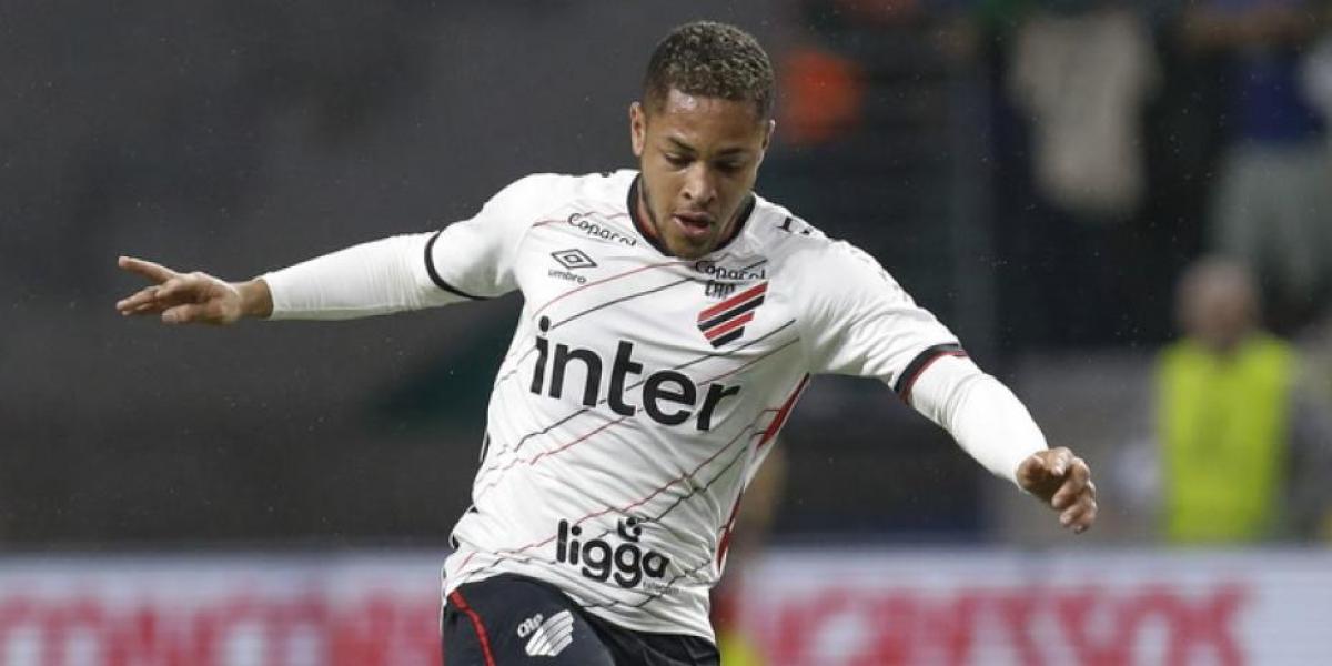 Próximo contacto con el entorno de Vitor Roque