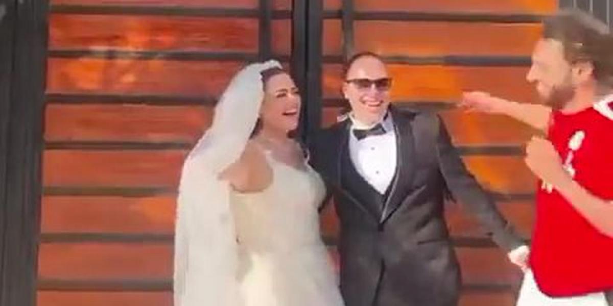 Un crack mundial del Liverpool sorprende a unos novios en su boda