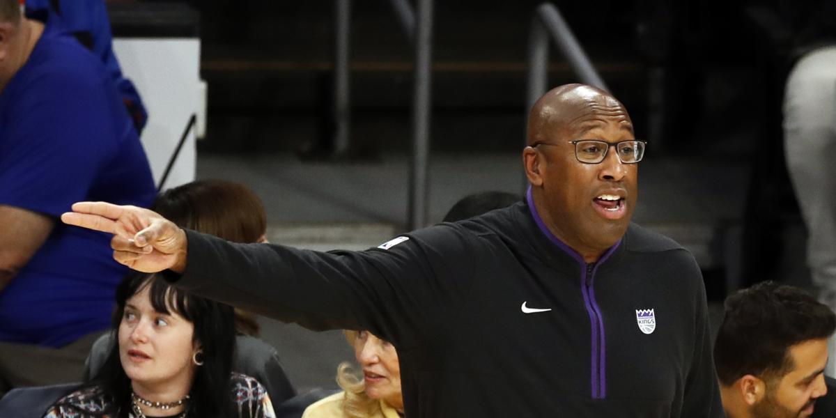 Mike Brown se sale con la suya y seguirá en los Kings con un aumento de sueldo