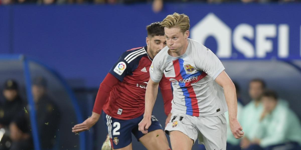 El Barça saca el orgullo del líder en Pamplona