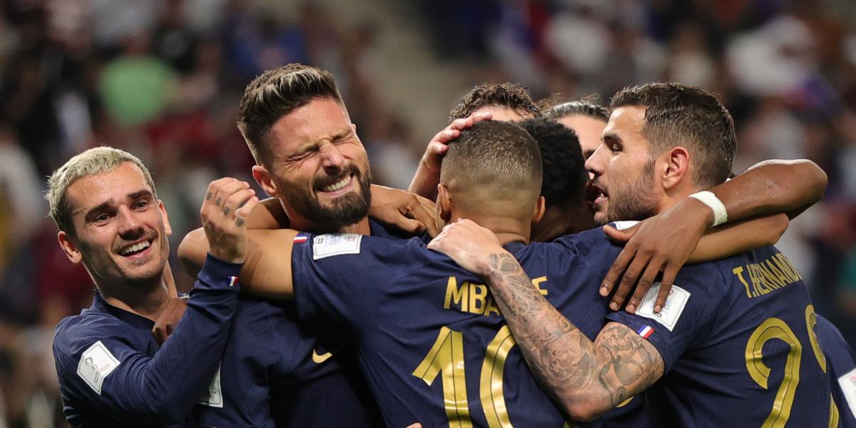 Francia empieza la defensa del título con una goleada