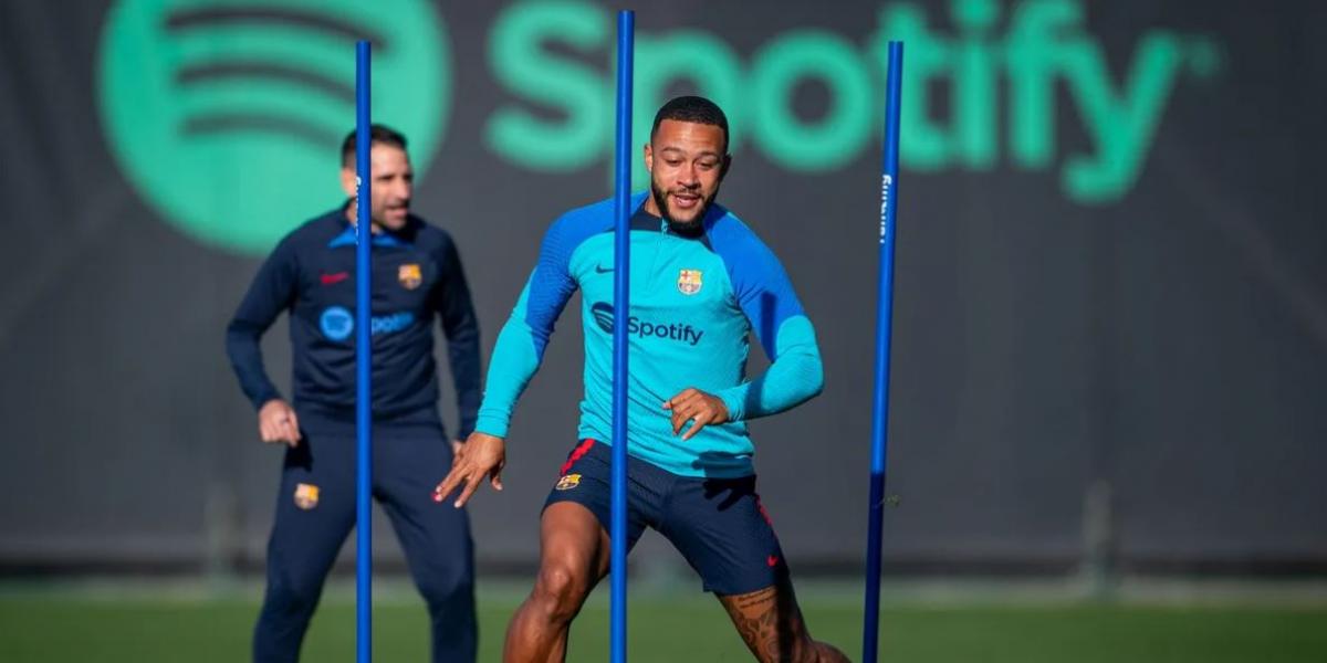 Memphis y Raphinha ya se entrenan con el Barça tras el Mundial