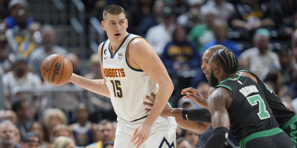 Jokic - Tatum, el MVP reinante alecciona al aspirante en un partido accidentado