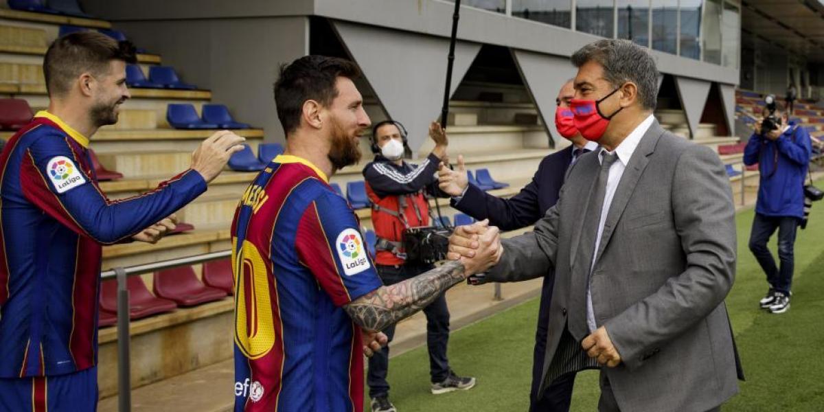 Laporta asegura que sí tiene relación con Messi pero su entorno lo niega