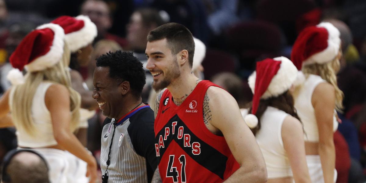 Los Raptors ven la luz ante unos engañosos Hornets