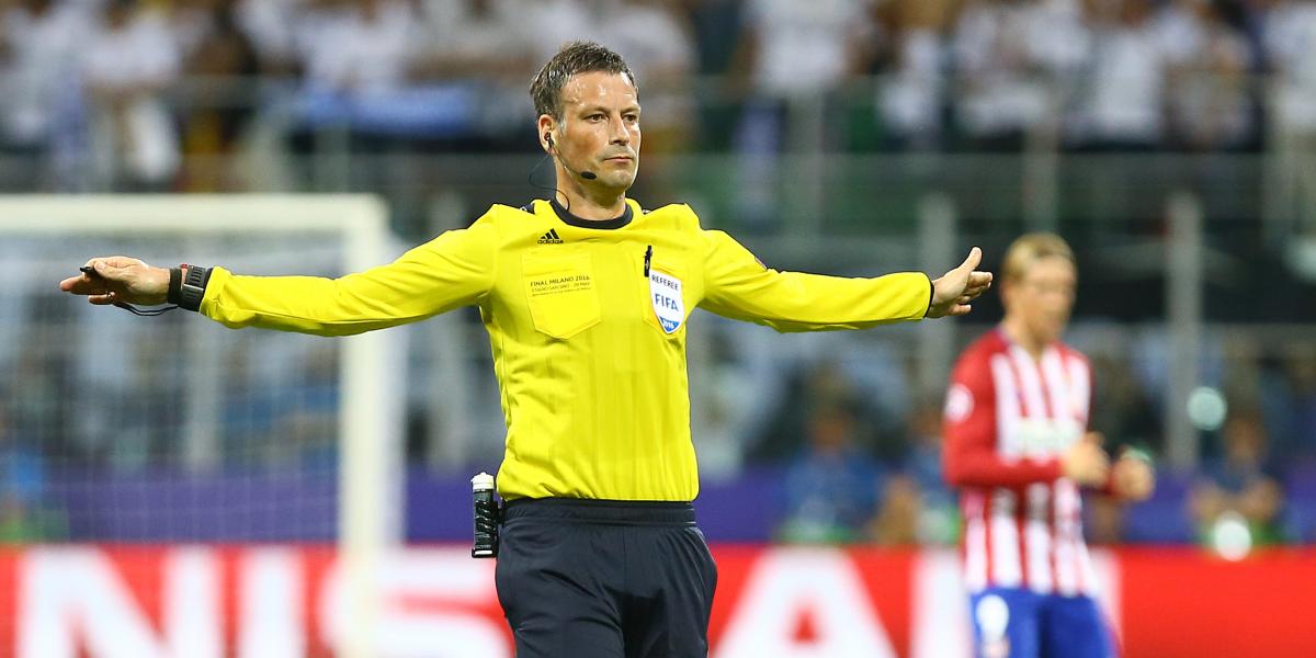Clattenburg sale huyendo de Egipto