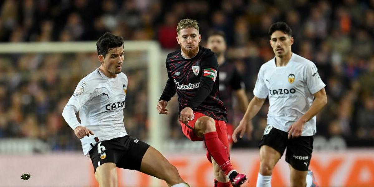 El Athletic se impone a un Valencia abroncado en Mestalla