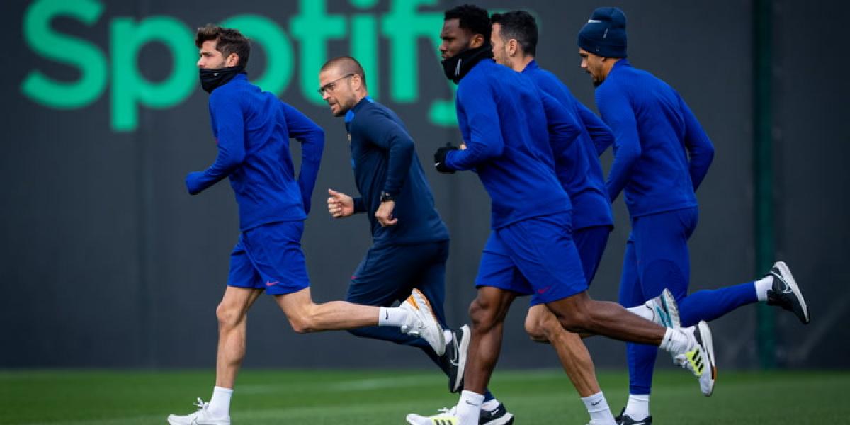 El Barça continúa preparando el Clásico de Copa en un día gélido en la Ciutat Esportiva