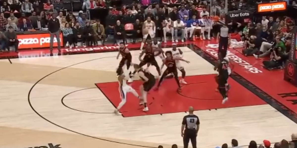¡Otra agresión testicular en la NBA!