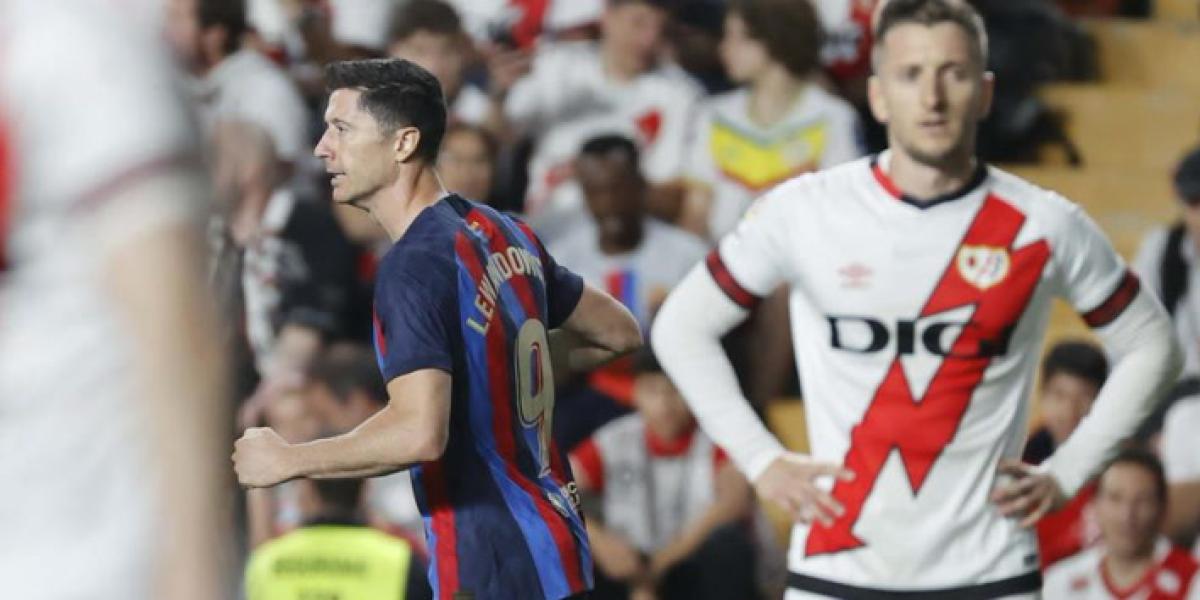 Xavi va con todo y Dembélé espera en el banquilo