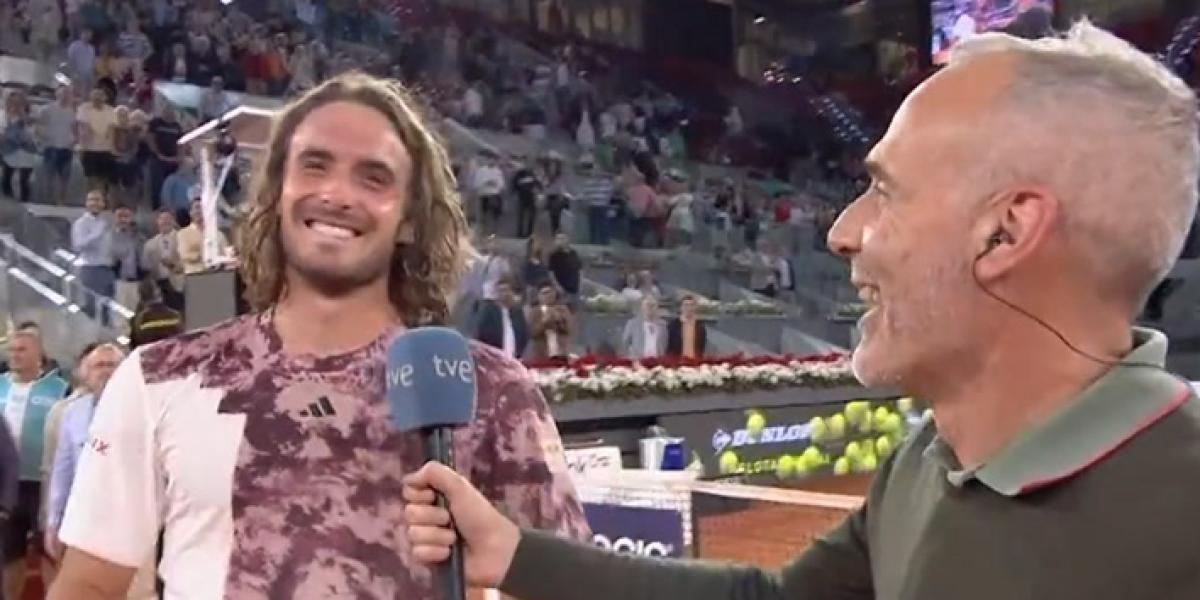 Tsitsipas se gana al público de Madrid con un guiño futbolero
