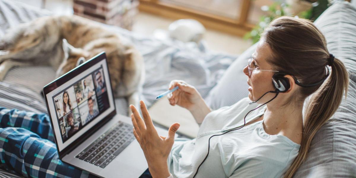 Un tercio de los teletrabajadores admite trabajar desde la cama: ¿hay algún tipo de inconveniente?