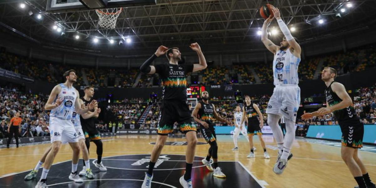 83-66: El Surne Bilbao arrebata al Breogán la décima plaza y el average