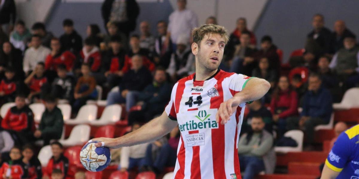 El Fertiberia renueva por una temporada a otro de sus capitanes, Vicente Poveda