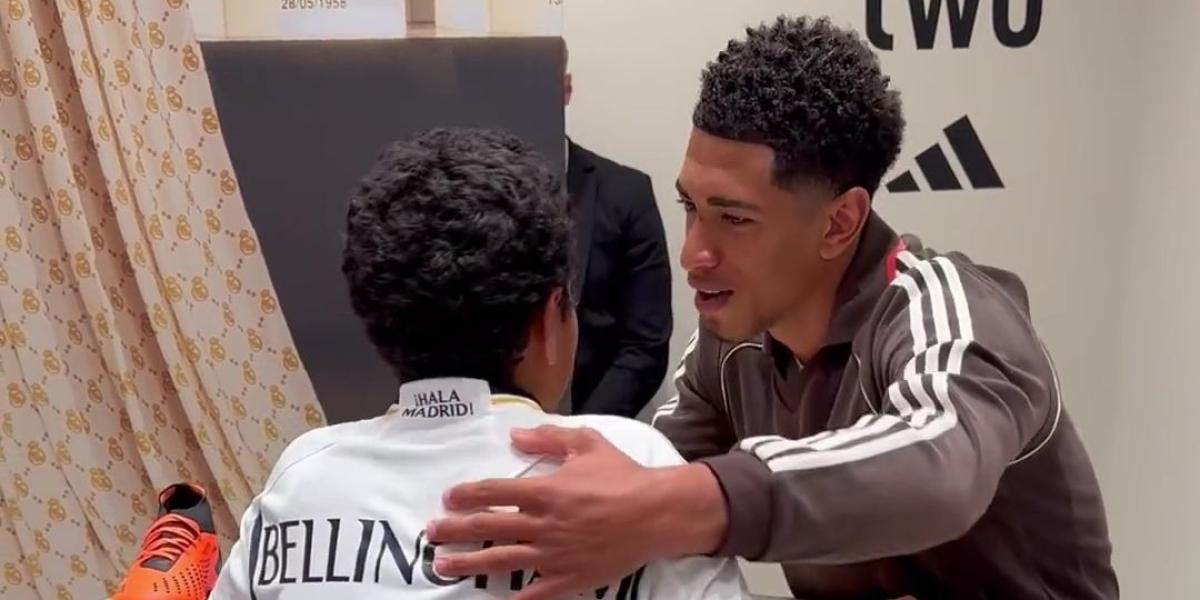 Bellingham ya firma camisetas del Madrid con su nombre y su dorsal