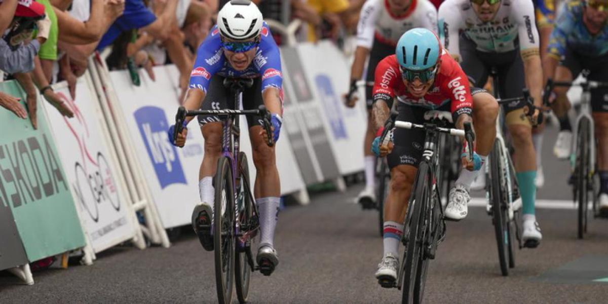 Philipsen vuelve a ganar en un peligroso sprint tras una etapa de transición en el Tour