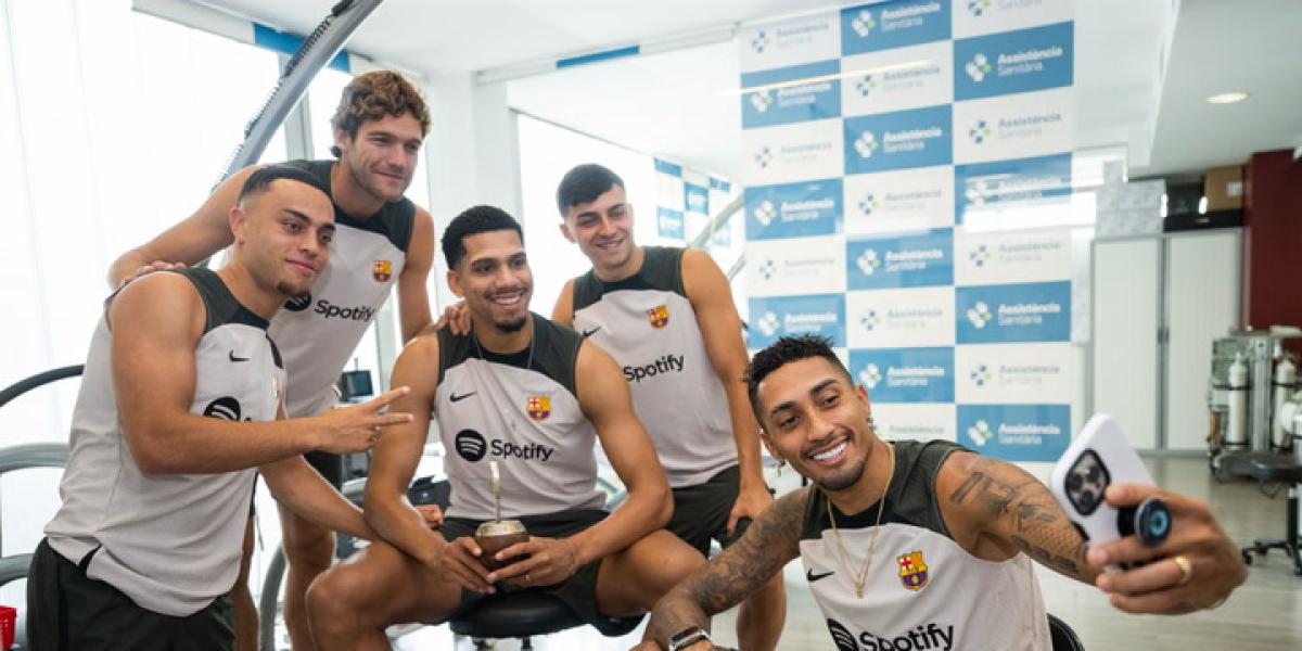 El nuevo Barça arranca con 26 jugadores en el primer día, entre ellos Dest, Lenglet y Nico
