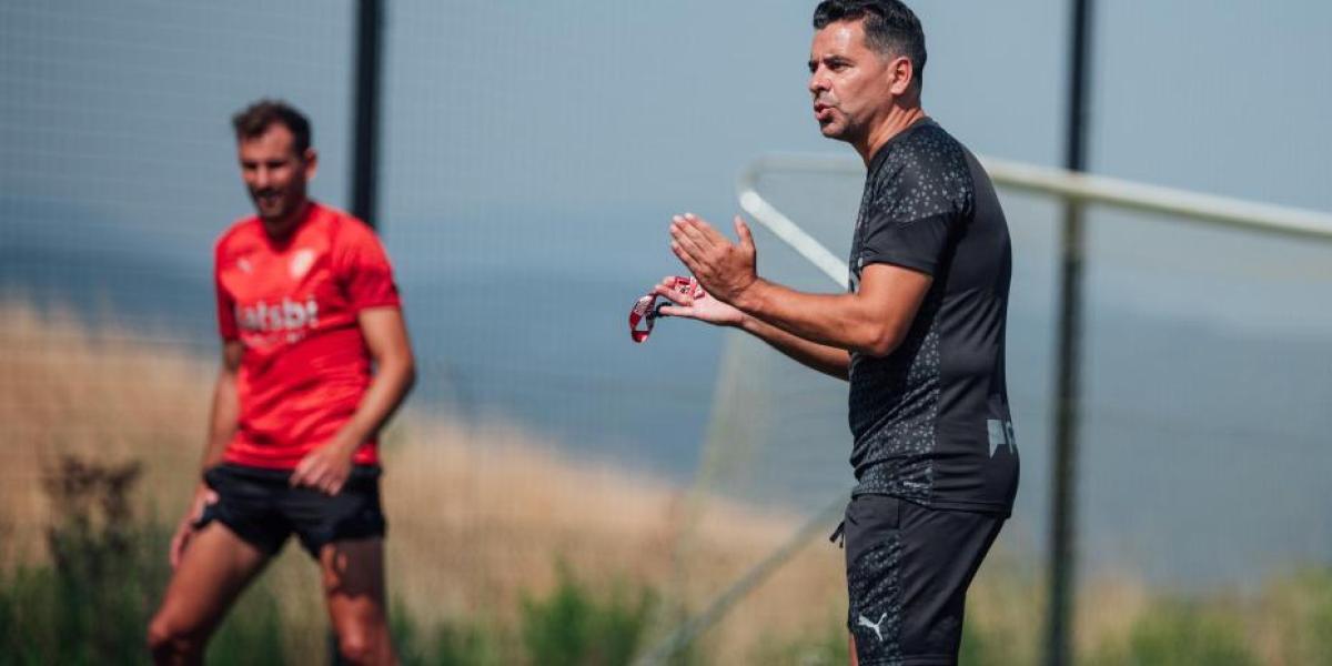 Míchel reclama uno o dos jugadores en el lugar de Oriol