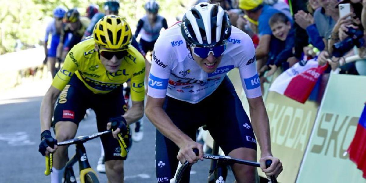 Así fue el percance de Pogacar con la moto que le impidió coronar en cabeza la Joux Plane