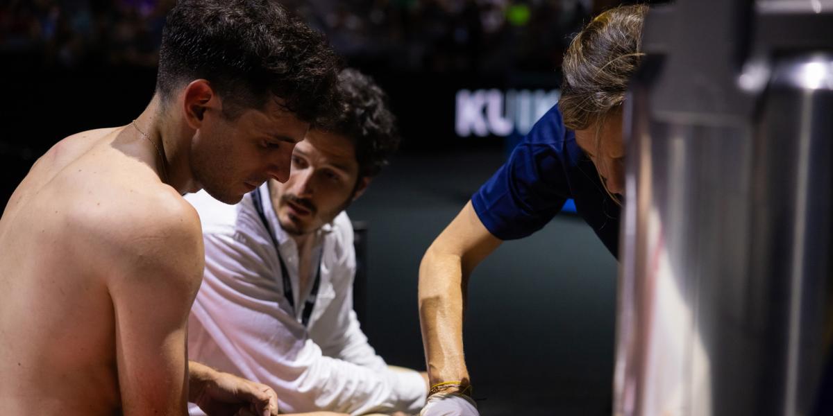 El pádel puede pasar factura: estas son las lesiones más comunes y así puedes evitarlas