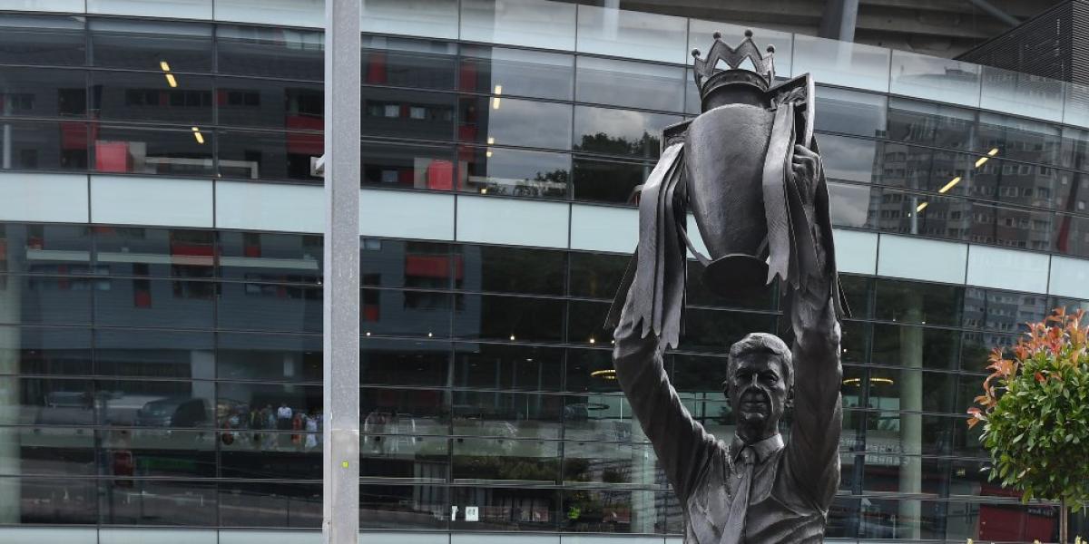 El Arsenal descubre la estatua de una de sus grandes leyendas