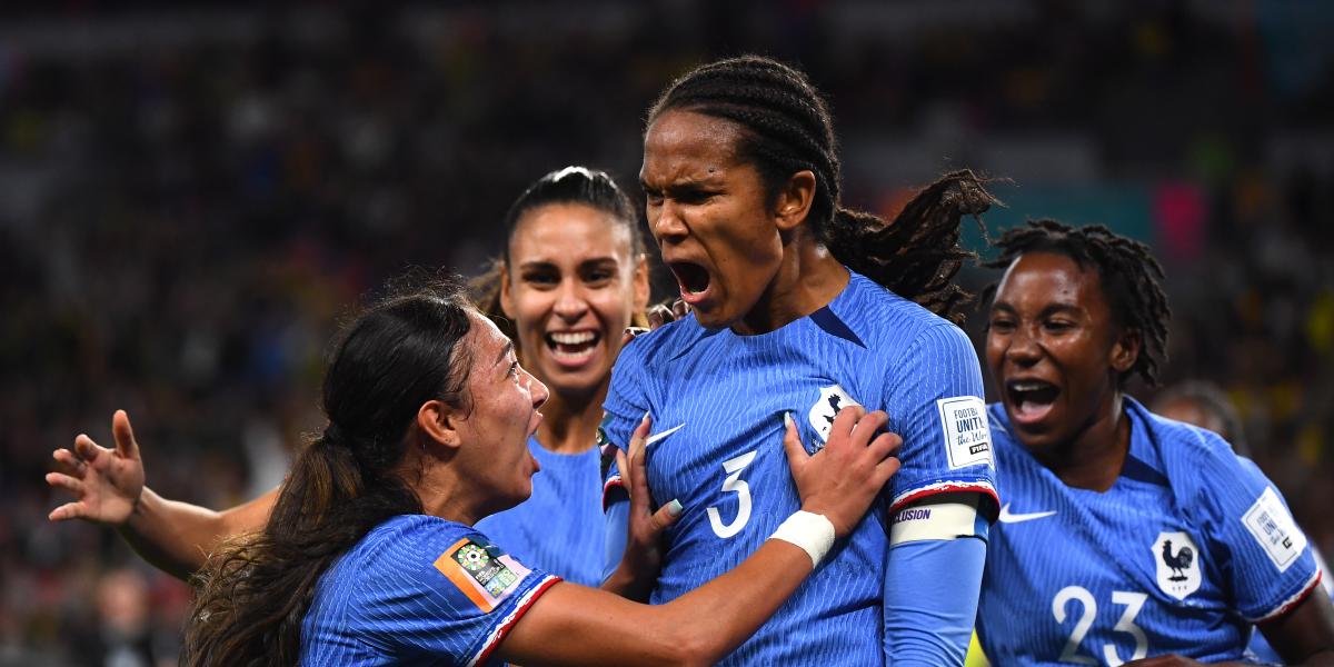 Francia, a amarrar el pase y el liderato