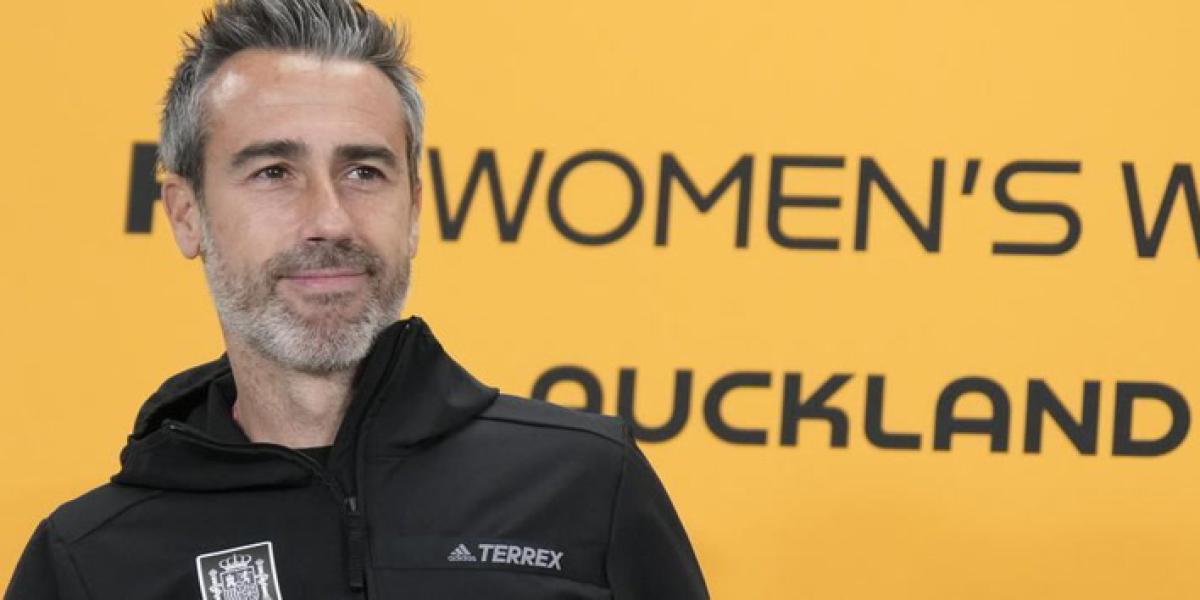 Las 15 se cuelan en la rueda de prensa de Vilda