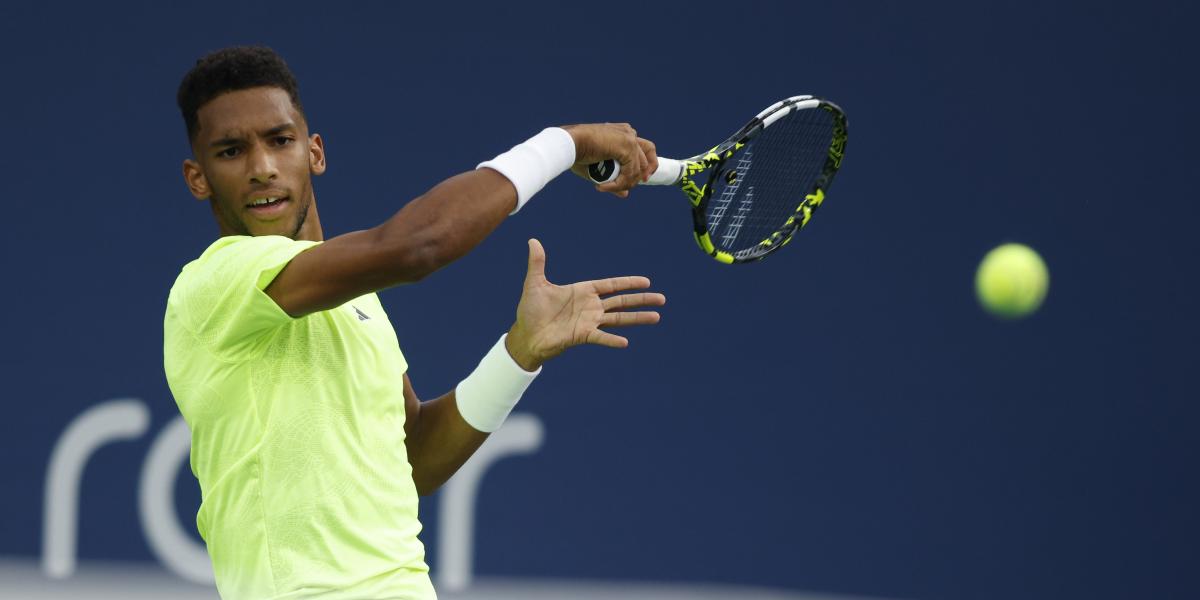 Auger Aliassime se trabaja el triunfo ante Berrettini y vuelve a sonreir