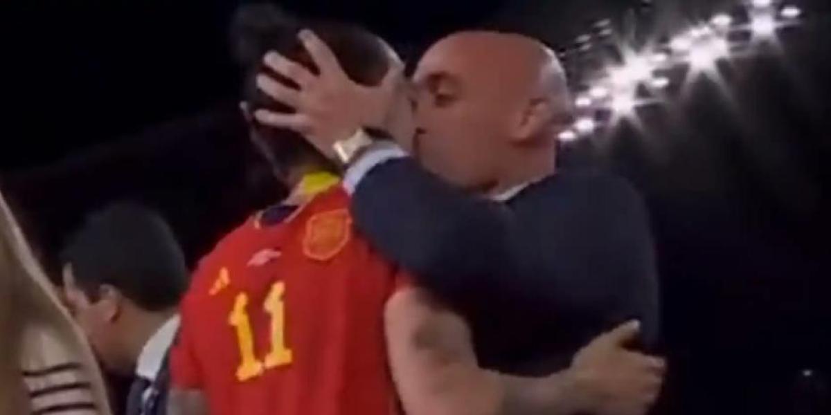 El beso de Rubiales a Jenni Hermoso ya está calificado como agresión sexual