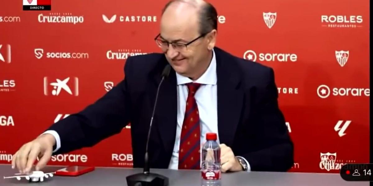 El avión de juguete que Víctor Orta le regaló a Castro