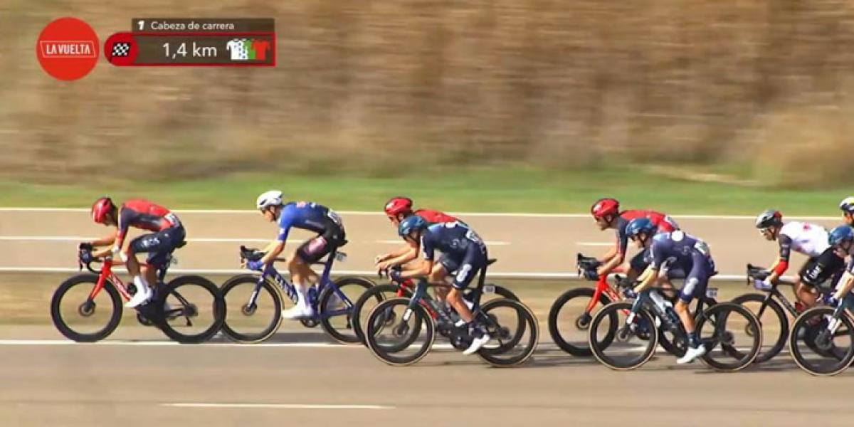 Así fue el strike de la 19ª etapa que de forma milagrosa no acabó con medio pelotón de la Vuelta fuera de combate
